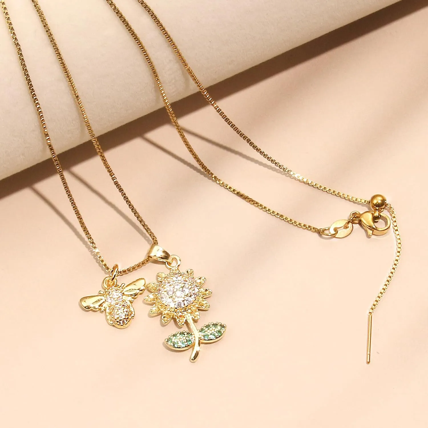 Bee & Sunflower Necklace - Double Pendant Necklace for Women 18k Gold Plated Bee Necklace Sunflower Necklace Dainty Gold Necklace for Women