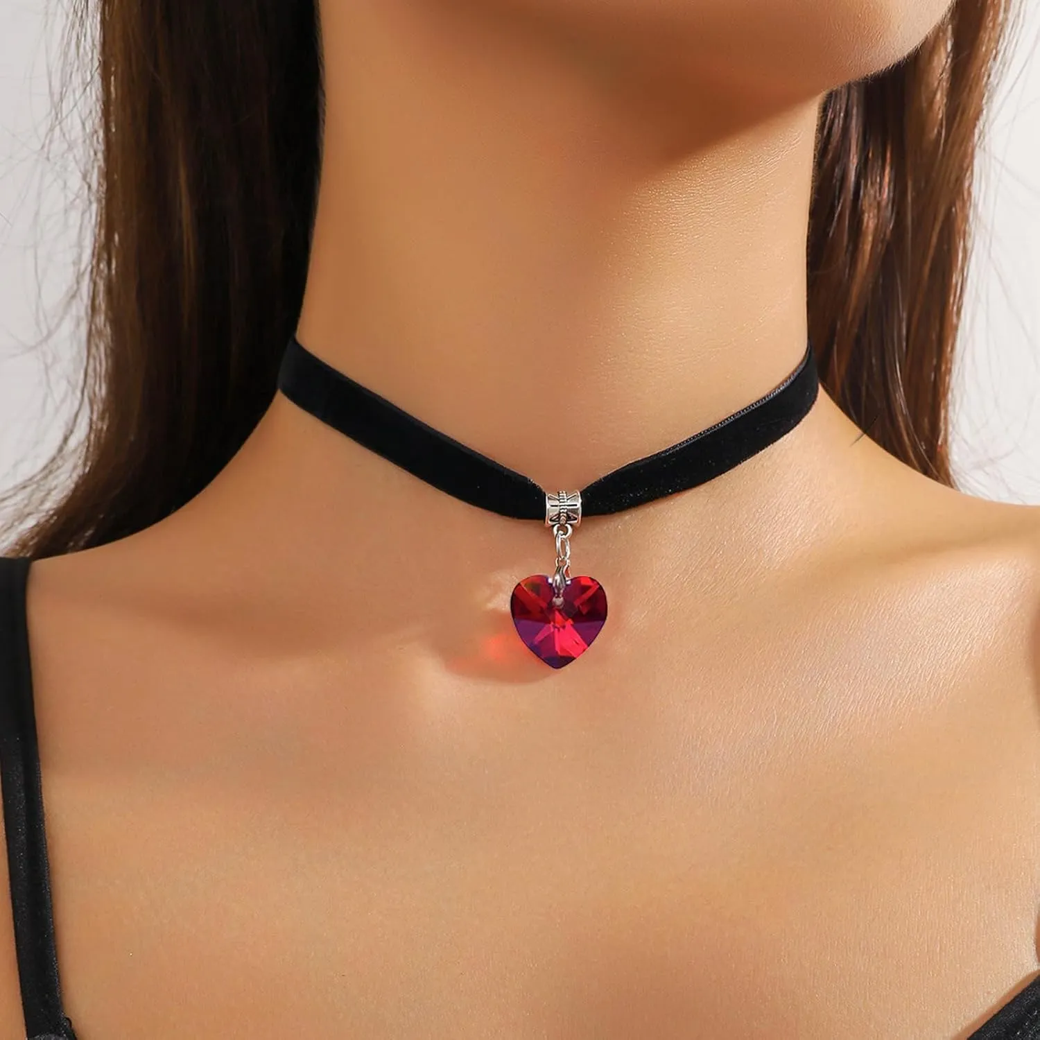 Black Choker Necklaces for Woman Love Heart Choker Necklace Adjustable Velvet Choker Soft Collar Chain Red Heart Necklace Halloween Cosplay Party