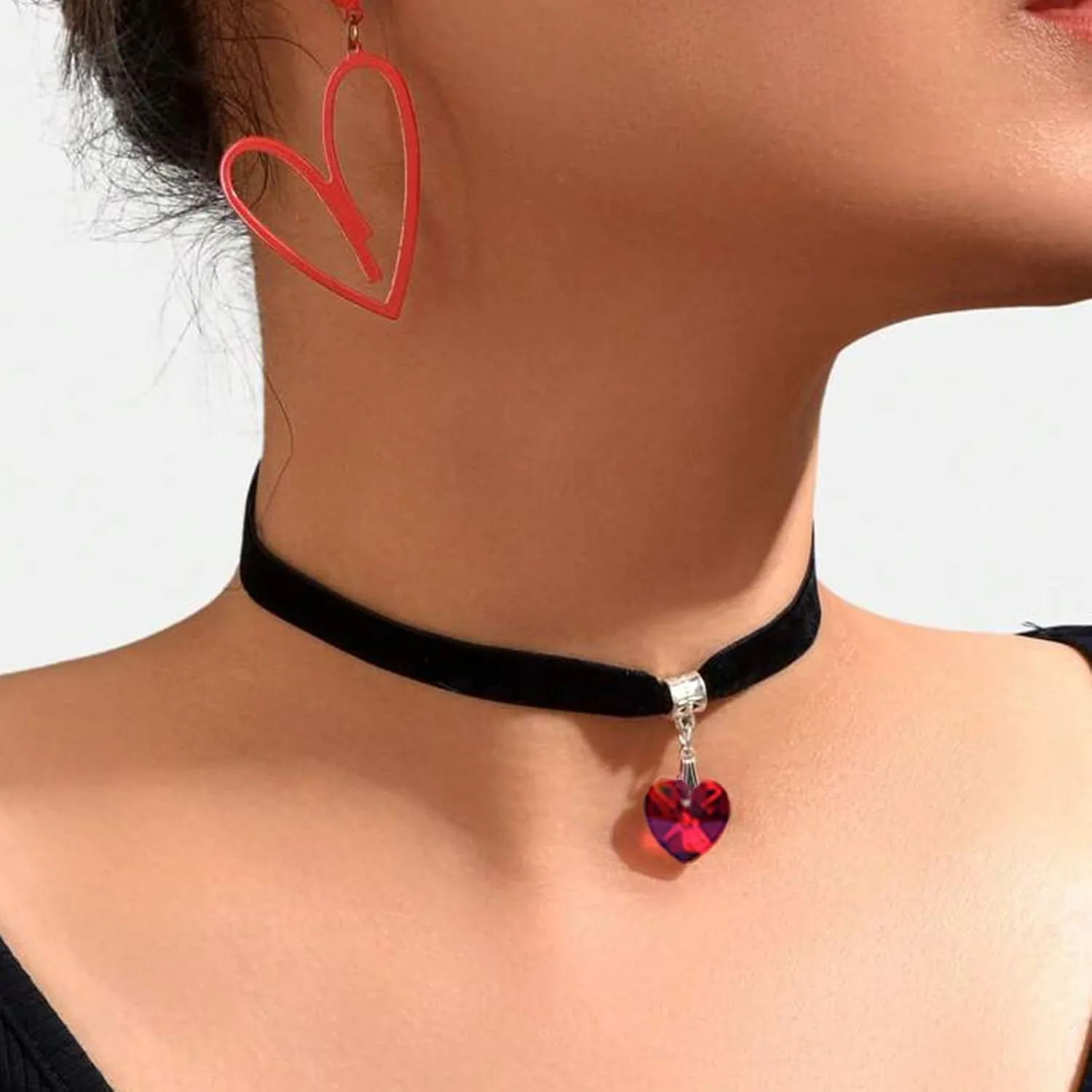 Black Choker Necklaces for Woman Love Heart Choker Necklace Adjustable Velvet Choker Soft Collar Chain Red Heart Necklace Halloween Cosplay Party