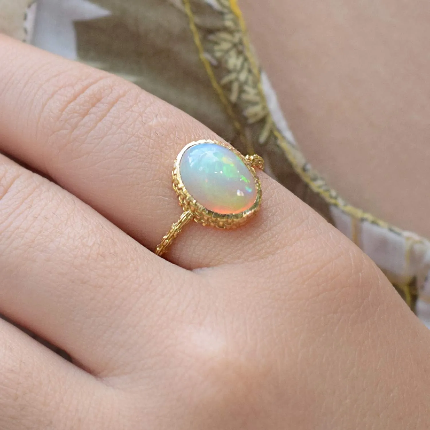 Certified 18K Yellow Gold Ring Exquisite Textured Ring With Natural Ethiopian Opal 3.48 Carats Wedding Engagement Designer Ring Women Gifts