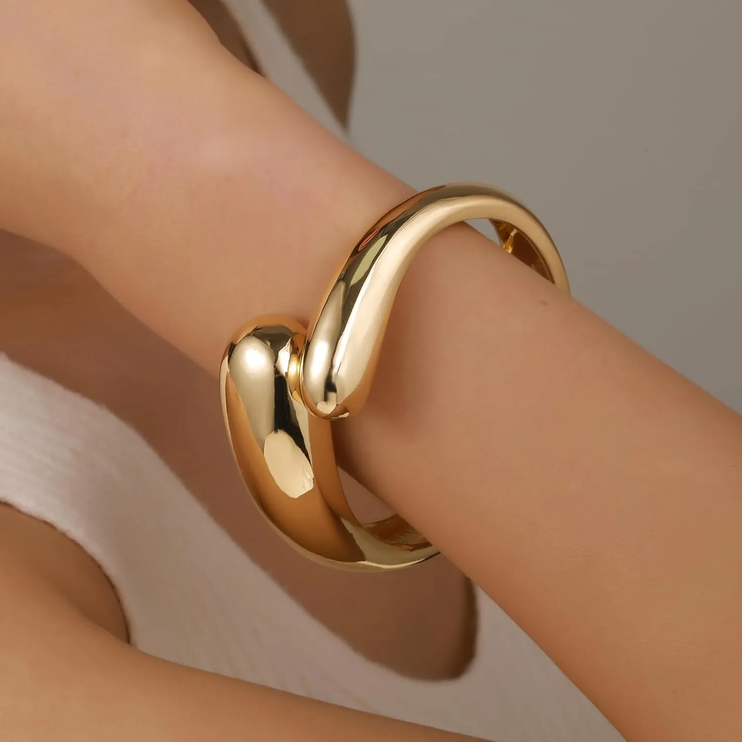 Chunky Gold/Silver Gold Cuff Bangle Bracelets for Women Trendy Hinged Cuff Open Wide Chunky Gold Bracelet Minimalist Bangle Jewelry Gift