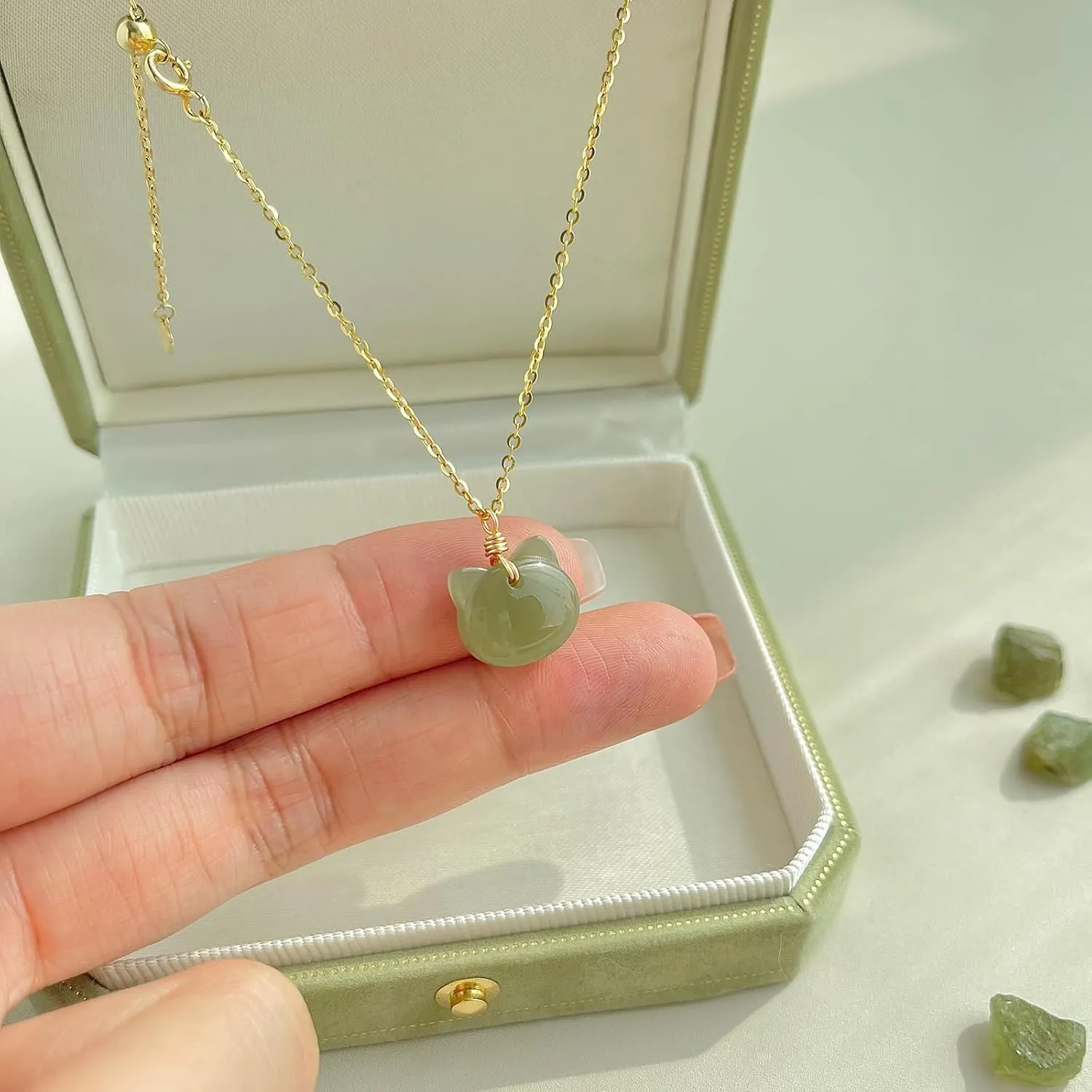 DAUMIER Green Jade Pendant Cat Necklace for Women Girls Lucky Jewelry Gold