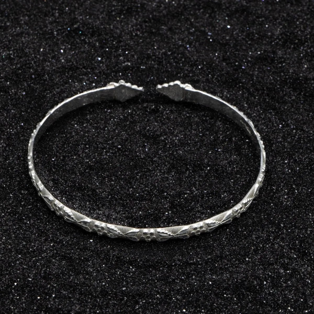 Flat Grape Head Bangle with Berry Vine Pattern