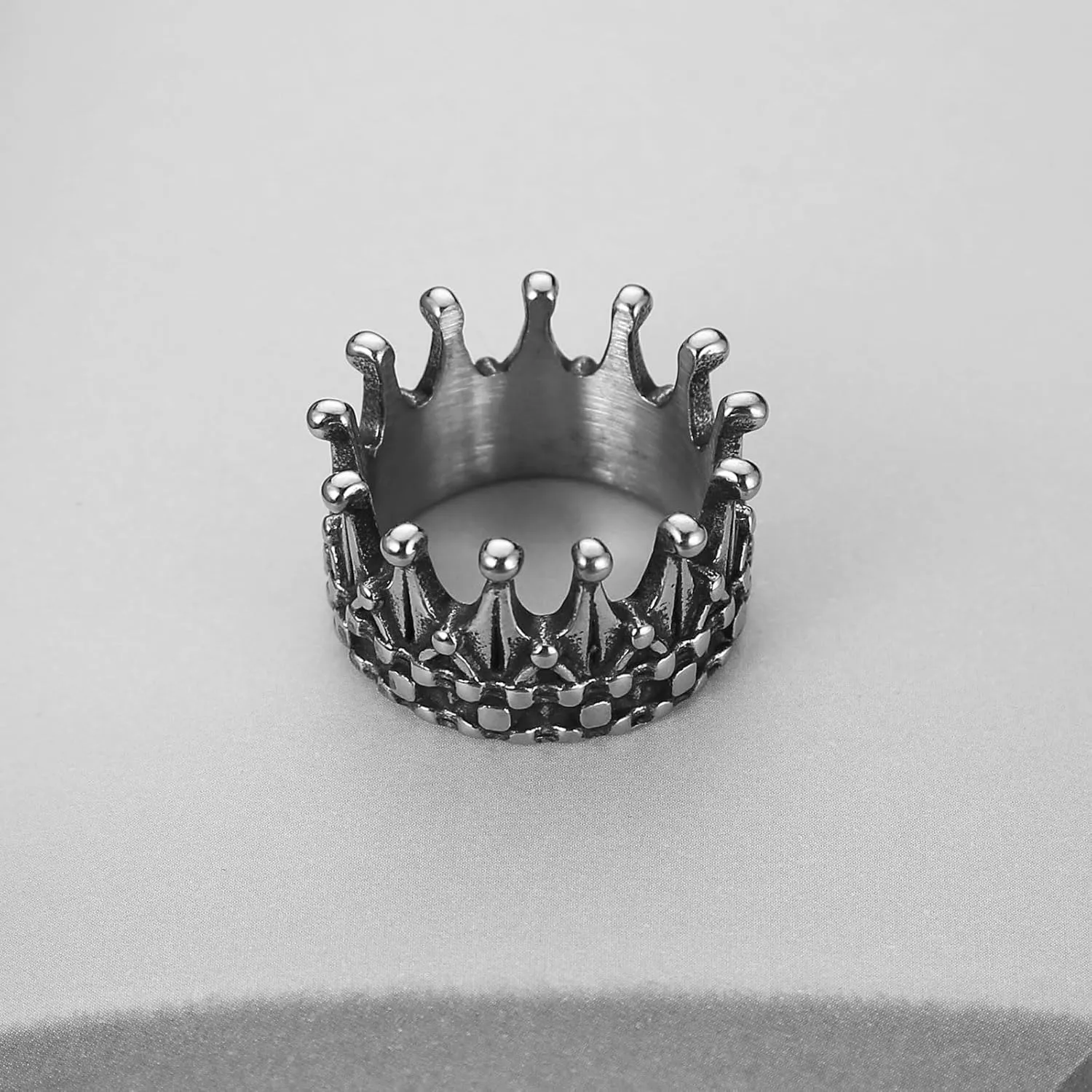 HZMAN Crown Ring for Men Women Stainless Steel Retro Kingdom Royal Crown Rings Jewelry Gift