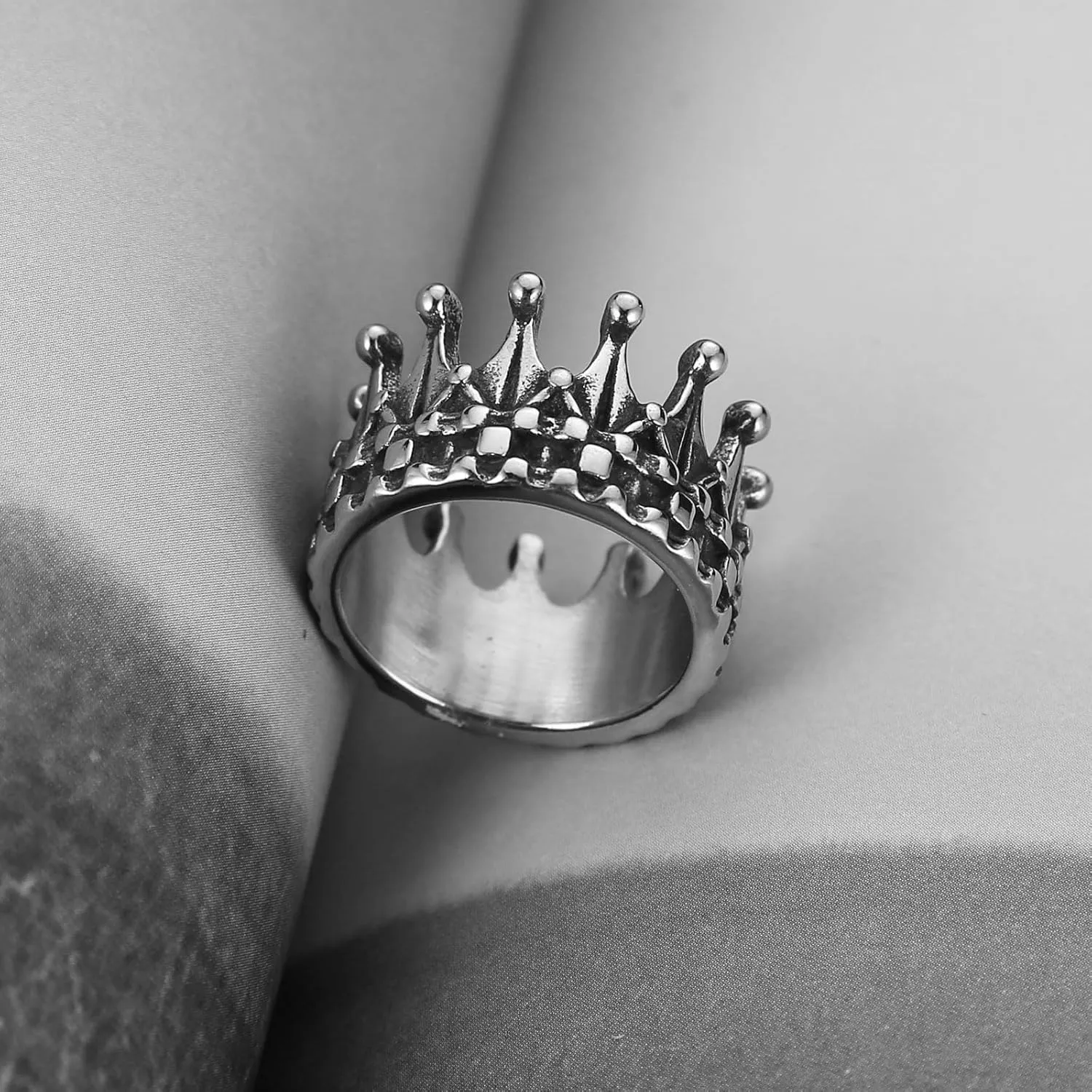 HZMAN Crown Ring for Men Women Stainless Steel Retro Kingdom Royal Crown Rings Jewelry Gift
