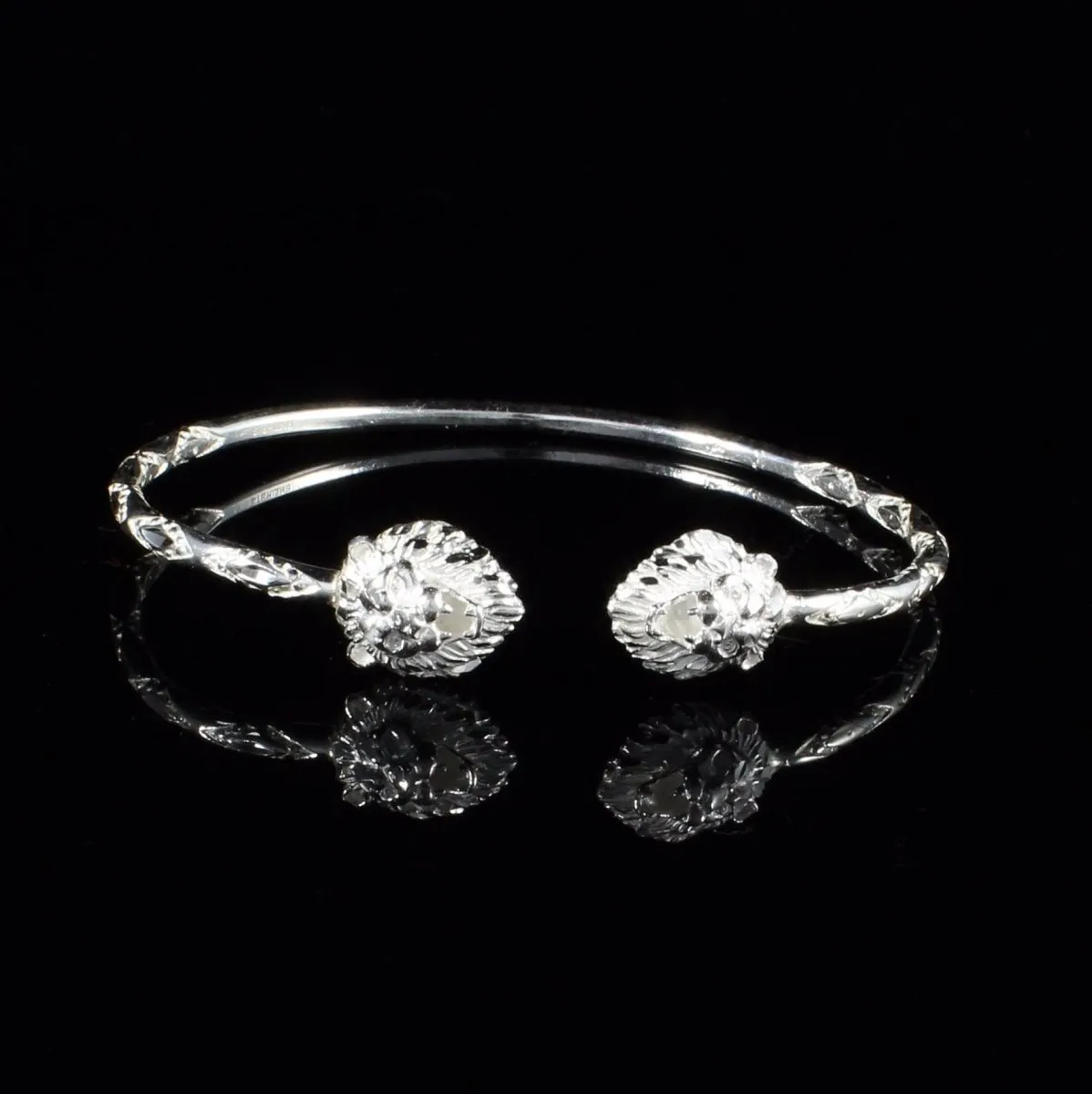 Light Lion Bangle with Diamante Pattern