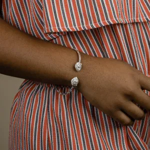 Light Lion Bangle with Diamante Pattern