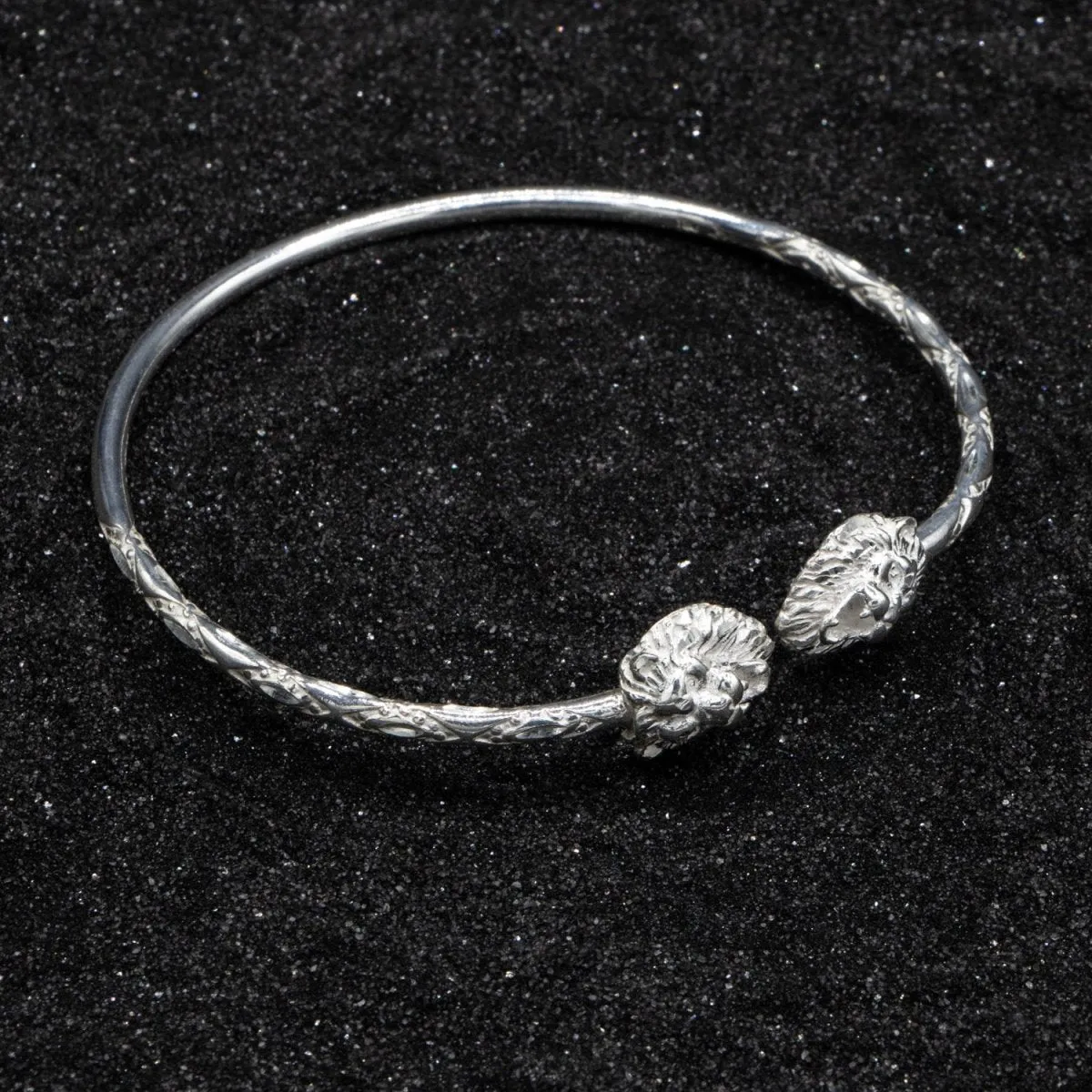 Light Lion Bangle with Diamante Pattern