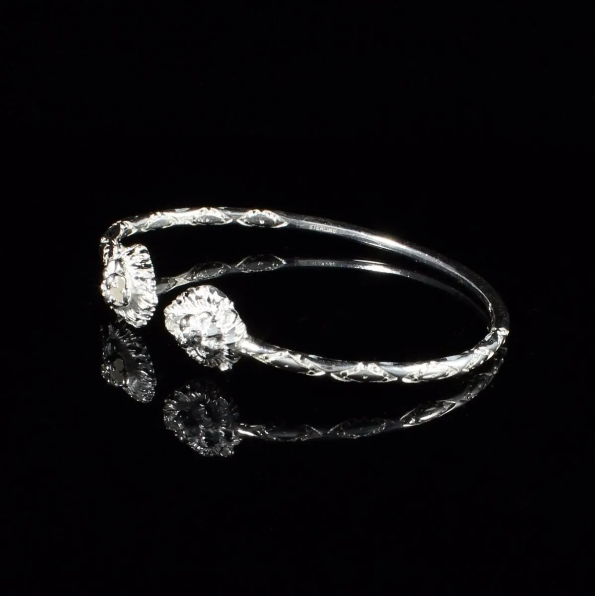 Light Lion Bangle with Diamante Pattern