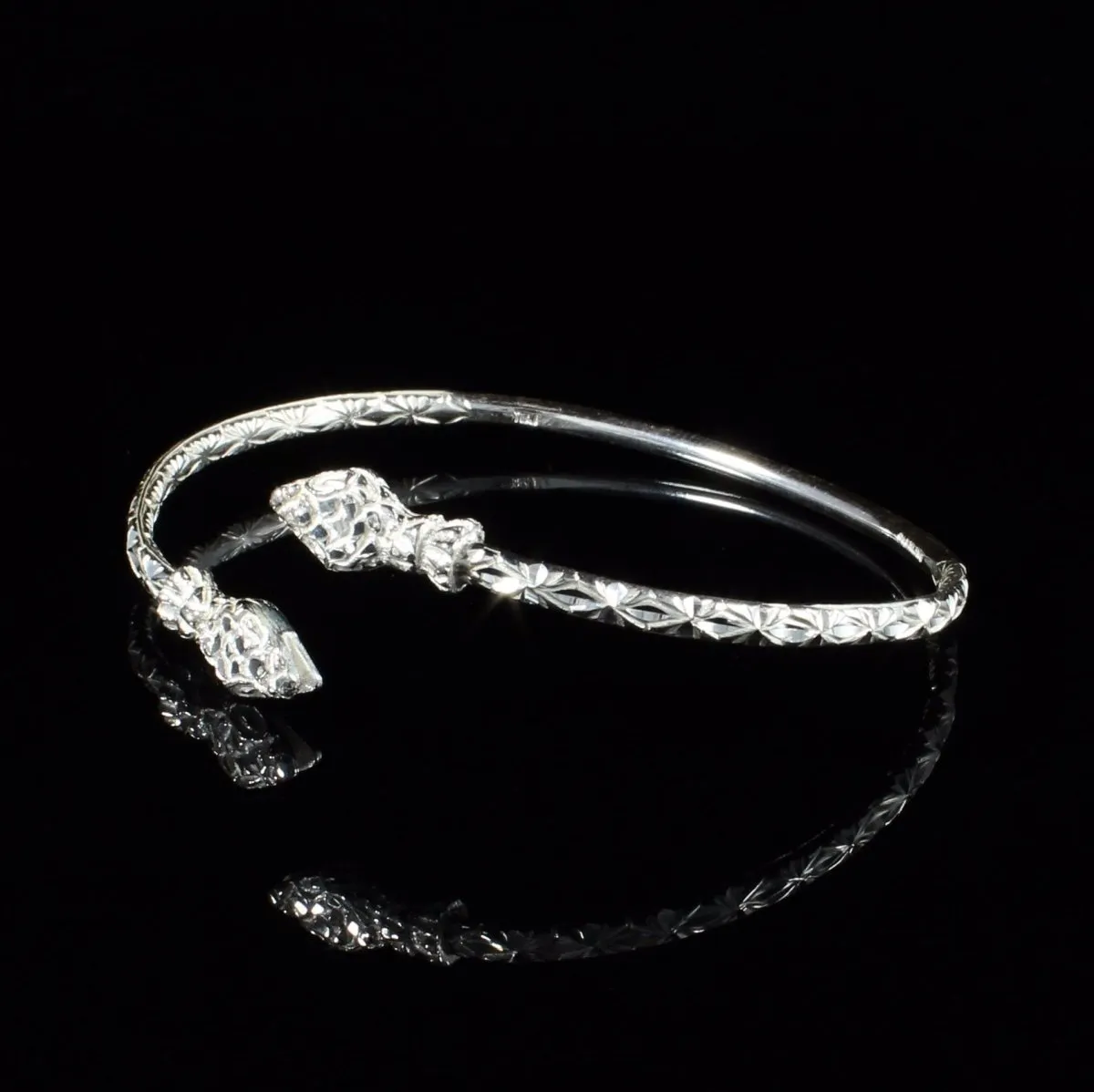 Light Snake Bangle with Calypso Pattern