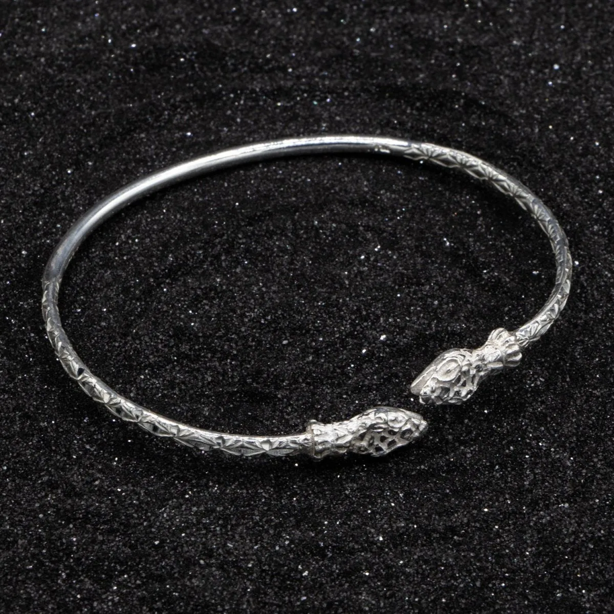 Light Snake Bangle with Calypso Pattern