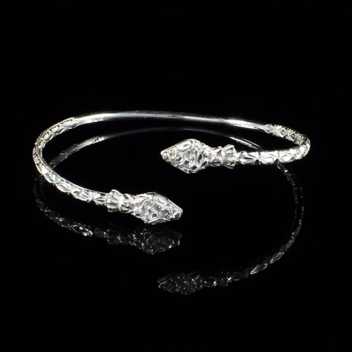 Light Snake Bangle with Calypso Pattern