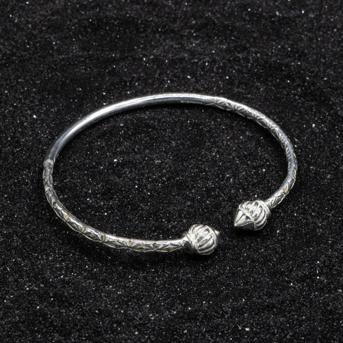 Light Taj Mahal Bangle with Calypso Pattern