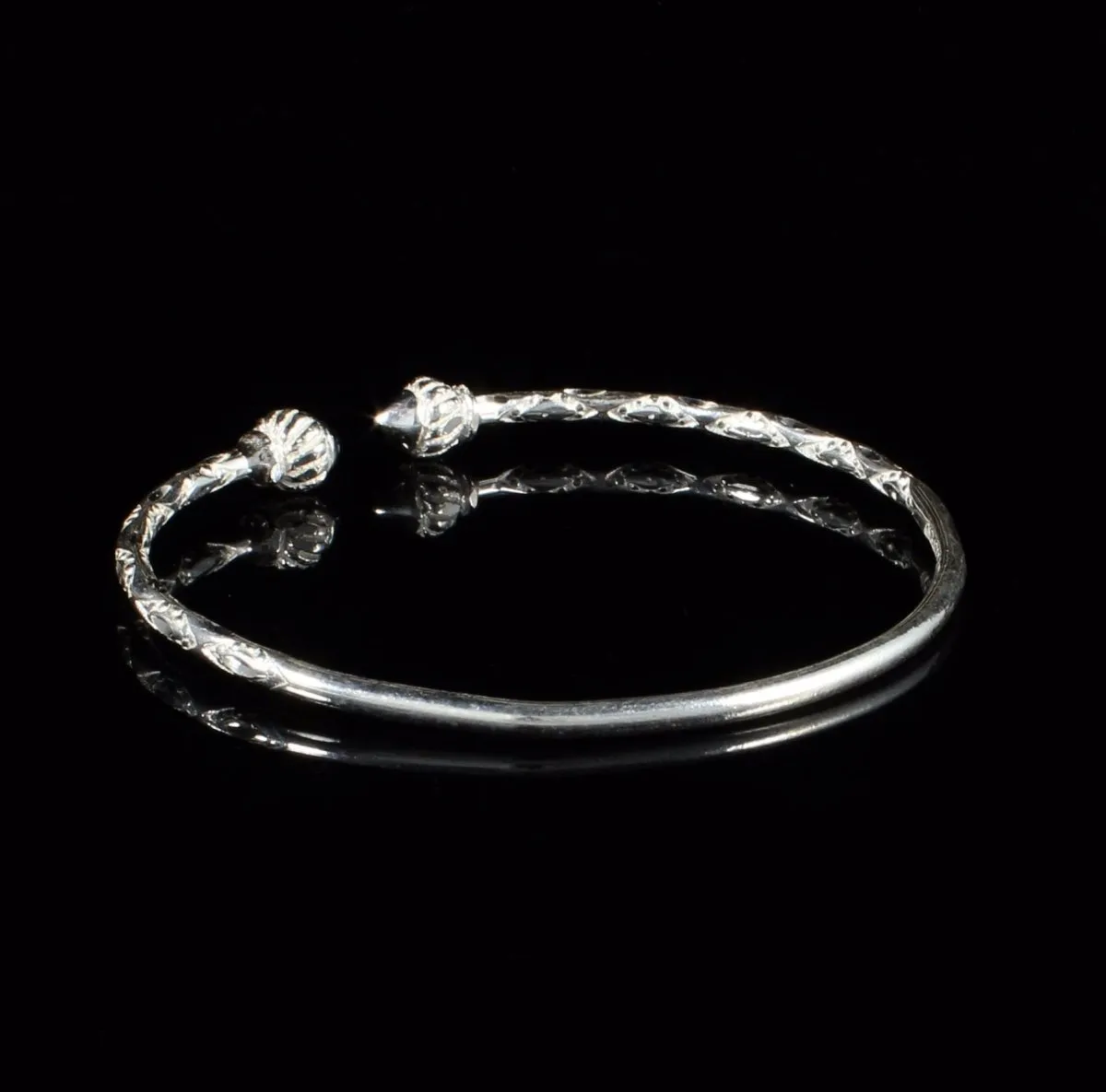Light Taj Mahal Bangle with Diamante Pattern
