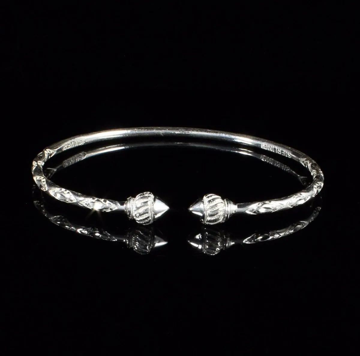 Light Taj Mahal Bangle with Diamante Pattern