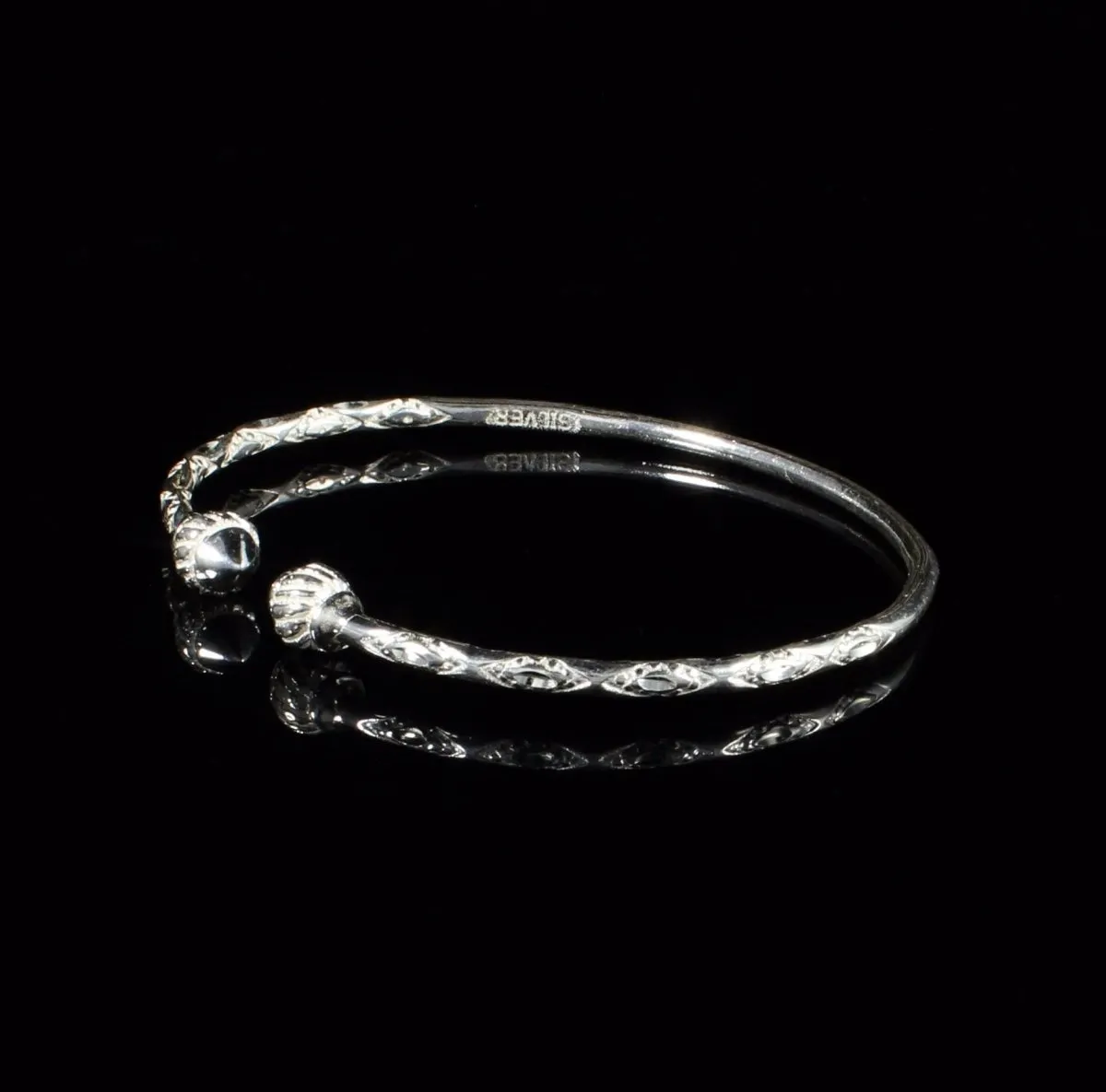 Light Taj Mahal Bangle with Diamante Pattern