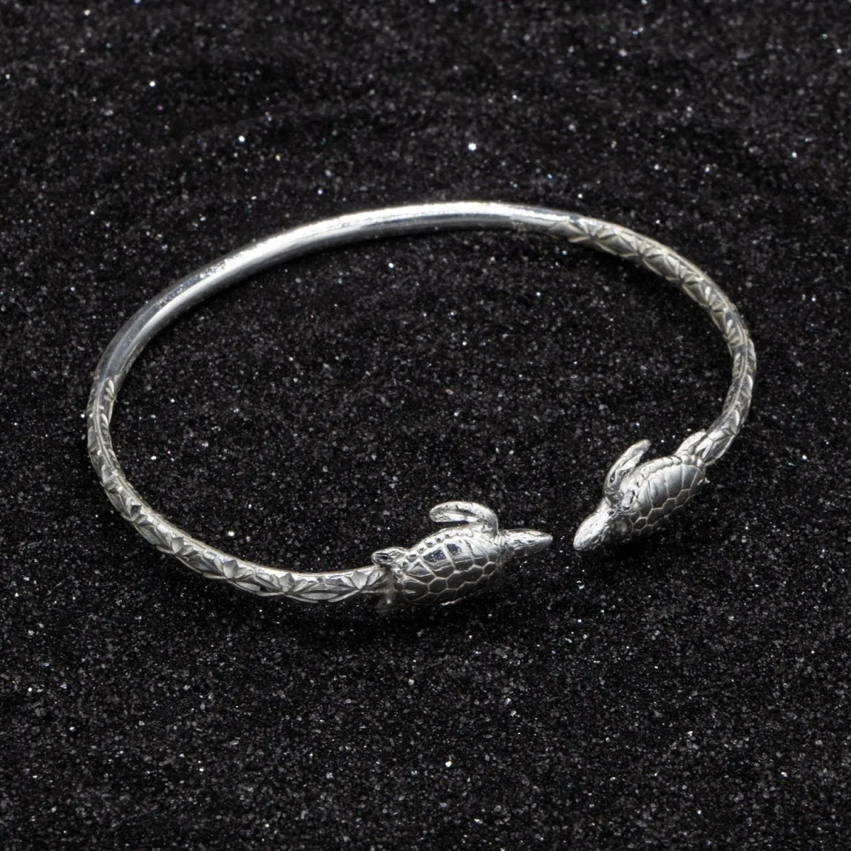 Light Turtles Bangle with Calypso Pattern