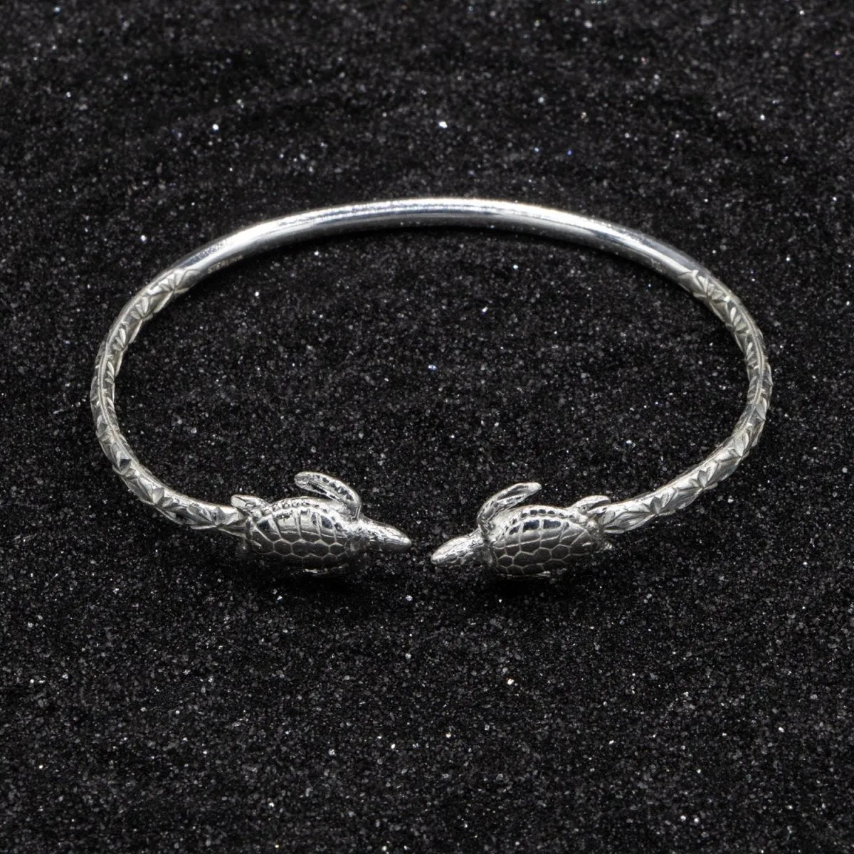 Light Turtles Bangle with Calypso Pattern