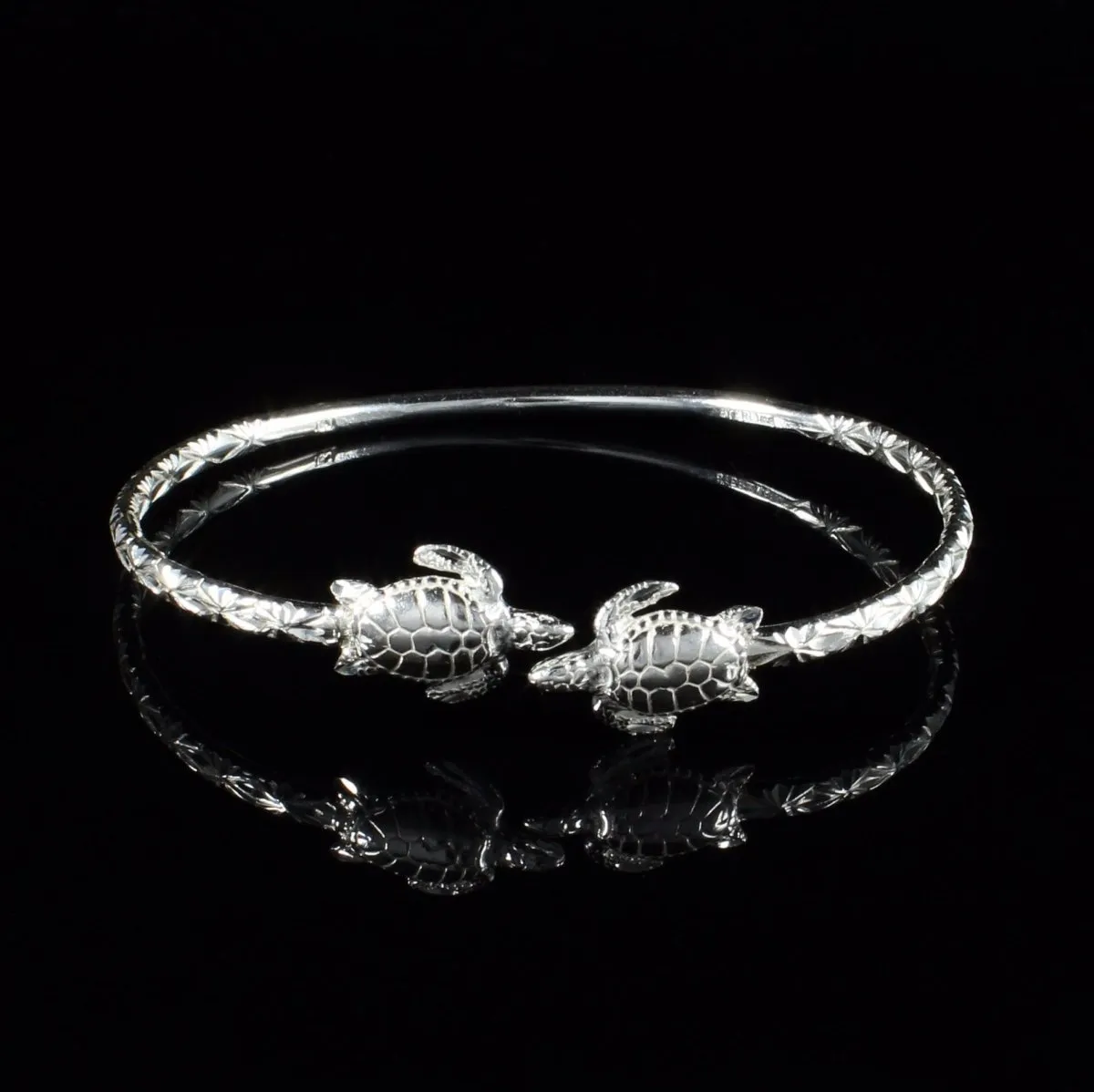 Light Turtles Bangle with Calypso Pattern