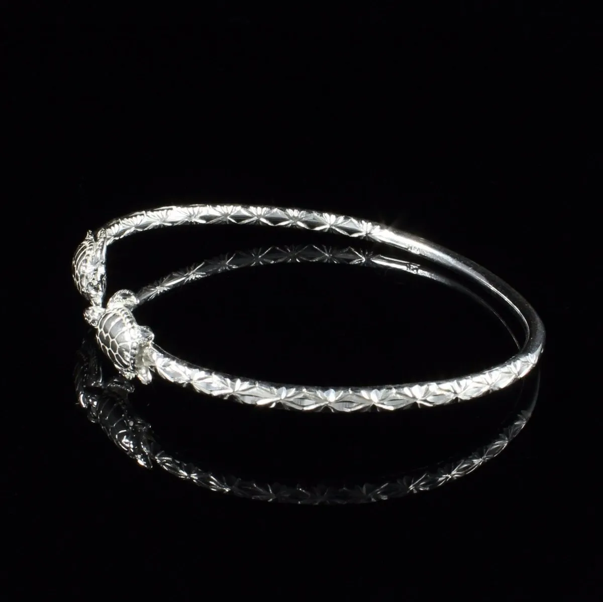 Light Turtles Bangle with Calypso Pattern