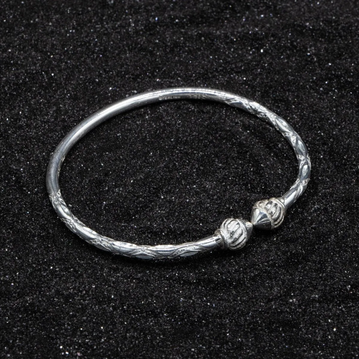 Medium  Bangle with Taj Mahal Heads