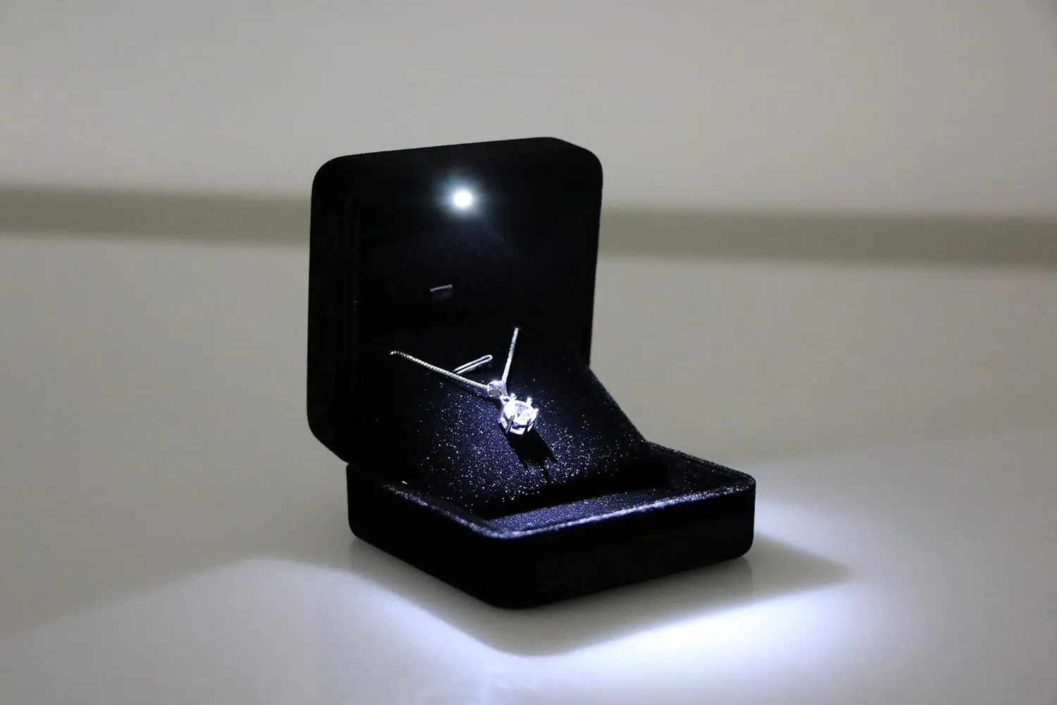 Velvet Metal Glossy with LED Pendant Box Necklace Box Couple Bracelet Box Jewelry Gift Box Case for Valentine's Day Anniversary Wedding Engagment Christmas - Black