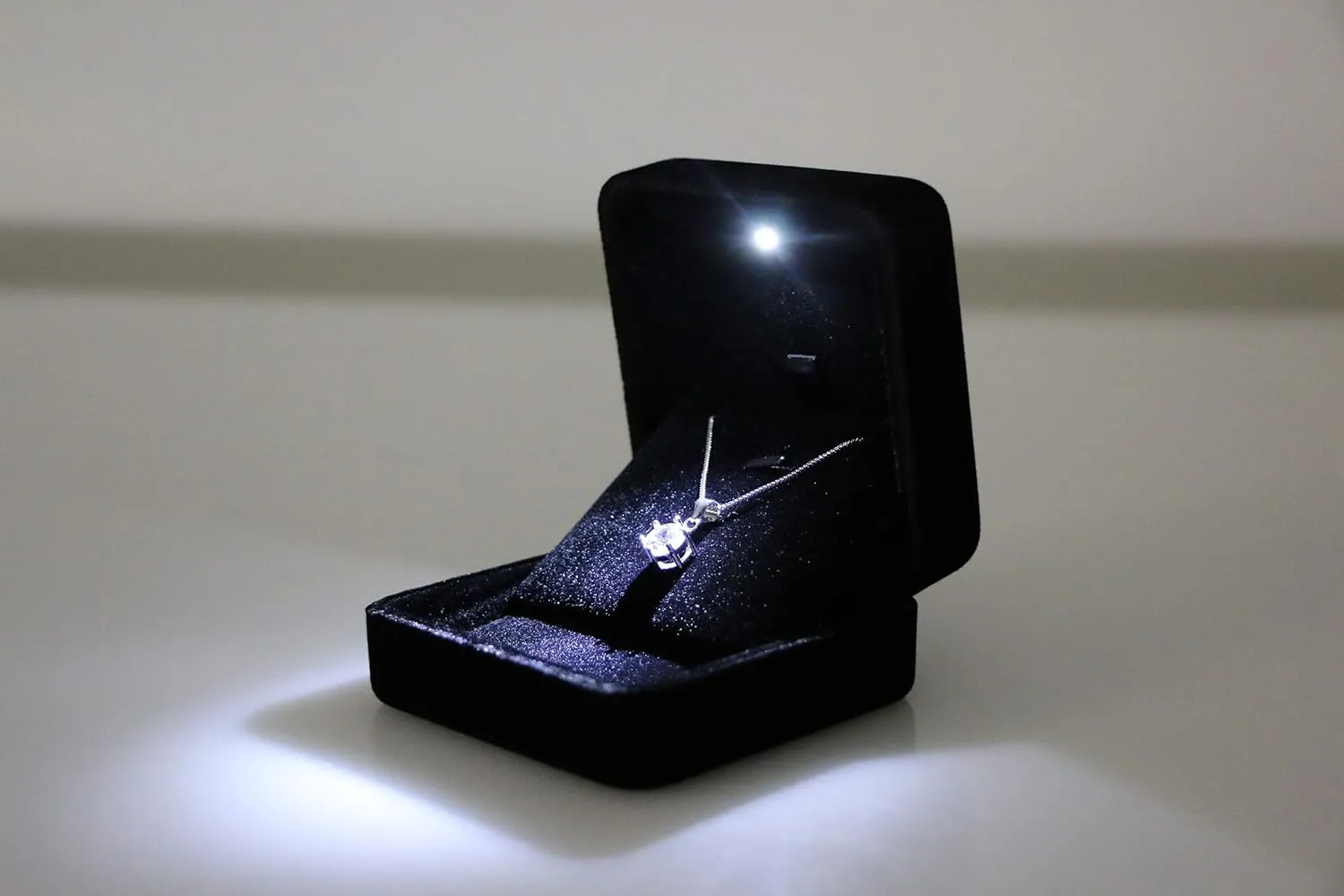 Velvet Metal Glossy with LED Pendant Box Necklace Box Couple Bracelet Box Jewelry Gift Box Case for Valentine's Day Anniversary Wedding Engagment Christmas - Black