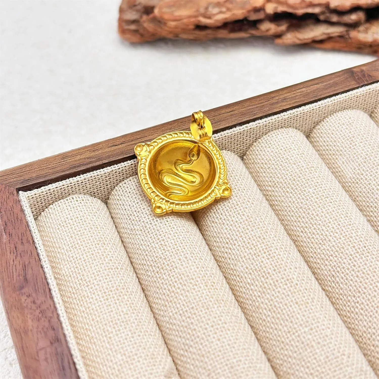 Vintage Snake Pattern Stud Earrings for Women - 18k Gold Plated Hypoallergenic Dainty Chunky Flatback Stud Earrings - Trendy Gold Earring for Gift
