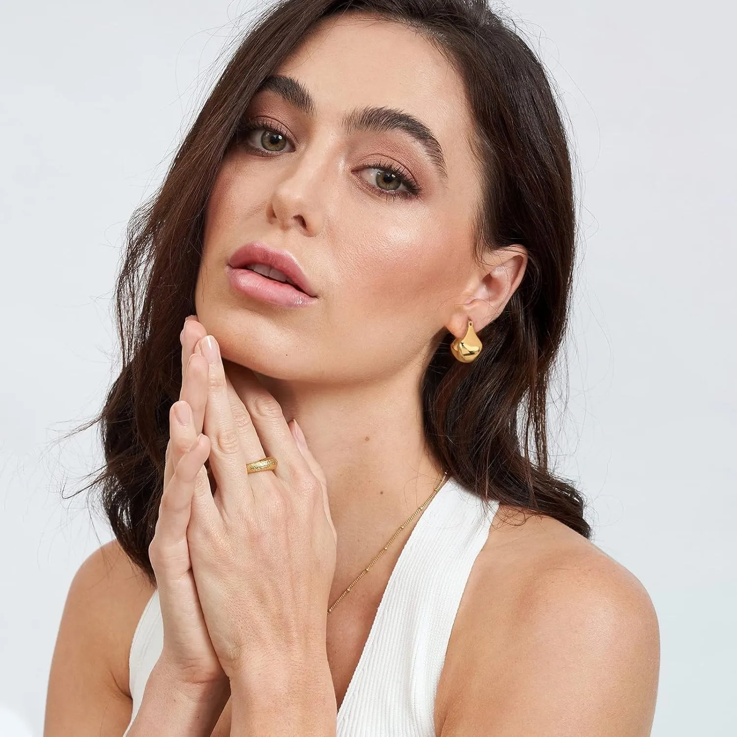 WOWORAMA Gold Chunky Hoop Earrings for Women Filigree Gold Hoop Earrings Lightweight Basket Hoop Earrings Simple Thick Round Ball Hoop Earrings